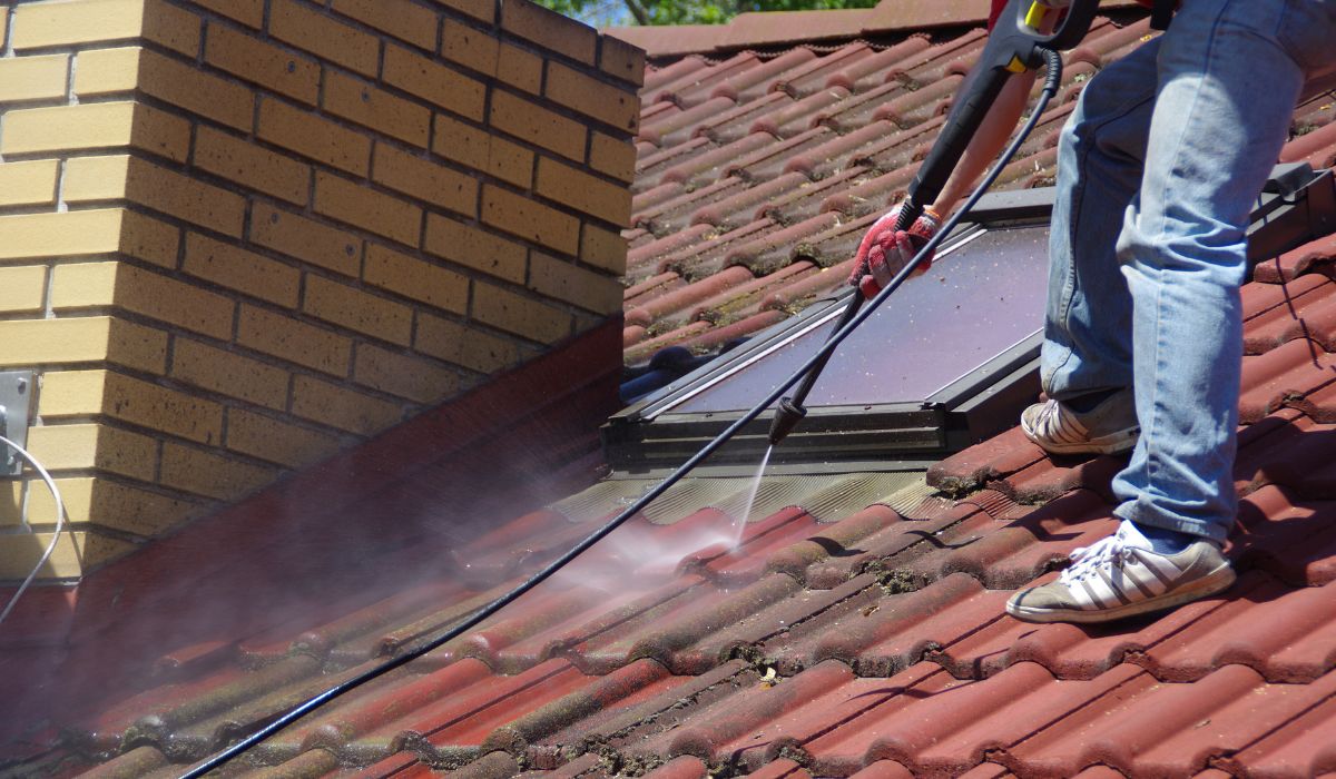 best way to clean shingle roof