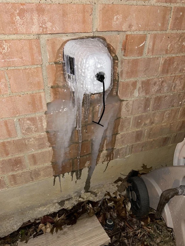 Risks of Outdoor Frozen Faucets